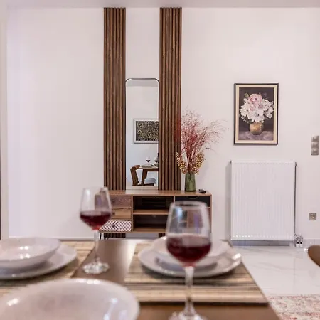 Filoxenia Luxury アパート